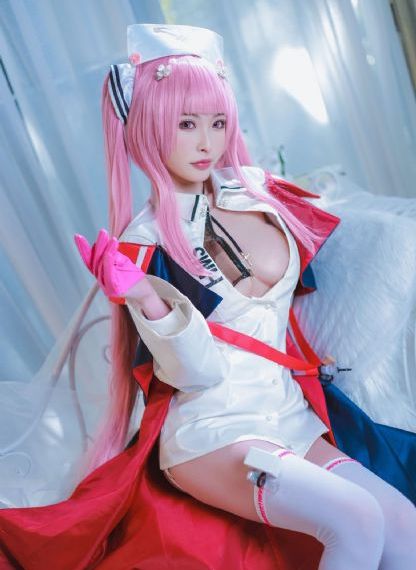 年轻的女医生_JVID性感写真