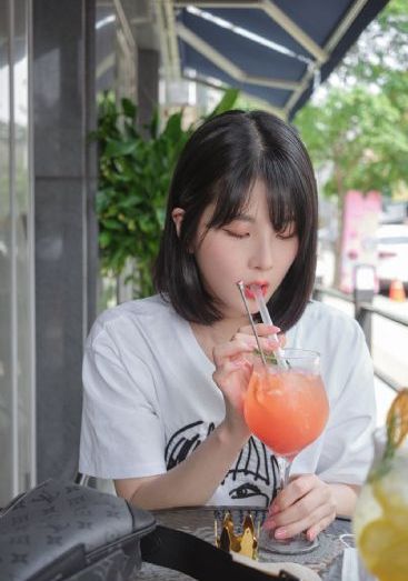 二个吃我乳房一个吃我b_大片在线观看